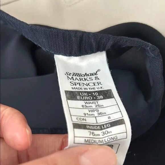 “Vintage St Michael by Marks & Spencer – Made in the UK”.
Wide leg size M - Picture 9 of 11